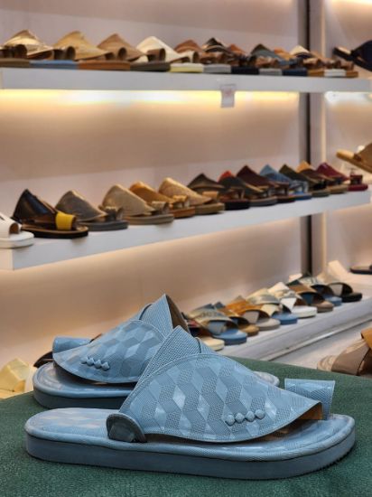 صورة شرقي جلد فاخر منقوش مديل س85